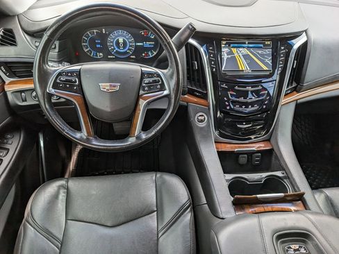 Used 2019 Cadillac Escalade ESV Premium Luxury AWD/4WD image 19