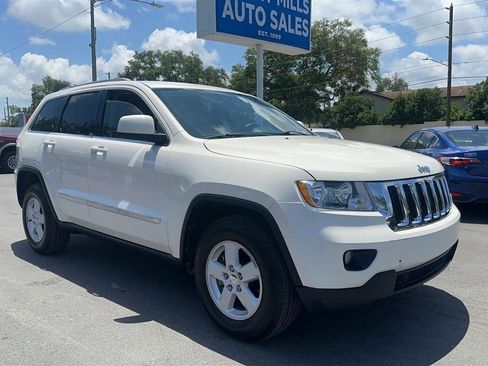 Used 2012 Jeep Grand Cherokee Laredo w/ Laredo E Group AWD/4WD image 7