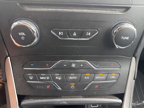 Used 2018 Ford Edge SEL w/ Equipment Group 201A AWD/4WD image 29