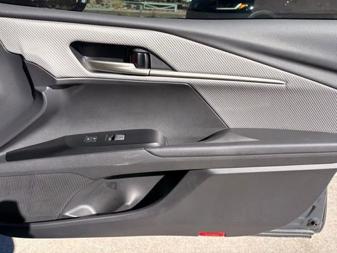 Used 2025 Toyota Camry SE w/ Convenience Package image 32