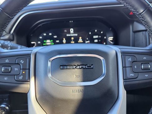 Used 2023 GMC Yukon XL Denali image 30