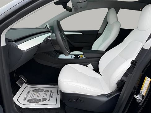 Used 2023 Tesla Model Y Long Range image 19