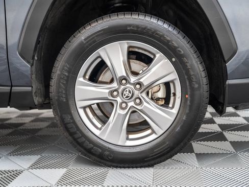 Used 2025 Toyota RAV4 XLE AWD/4WD image 12