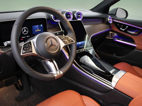 Used 2026 Mercedes-Benz GLC 300 4MATIC image 2