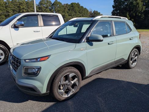 Used 2025 Hyundai Venue SEL FWD image 2
