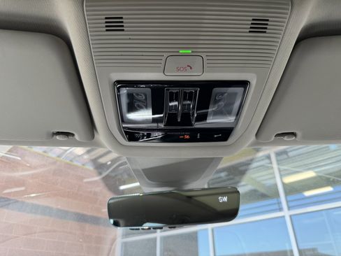 Used 2024 Volkswagen Atlas Peak Edition SEL AWD/4WD image 30