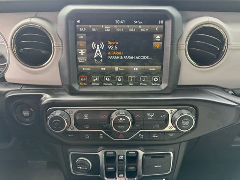 Used 2021 Jeep Wrangler Unlimited Sahara image 8