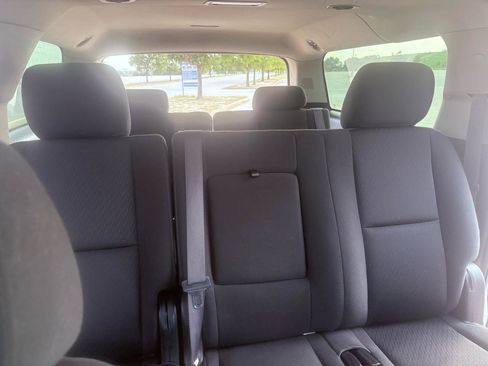 Used 2013 Chevrolet Suburban LS RWD image 26