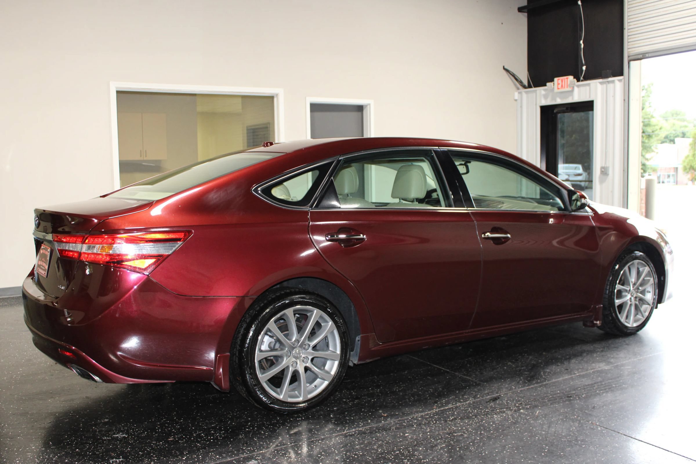 Used 2014 Toyota Avalon XLE Touring FWD image 4