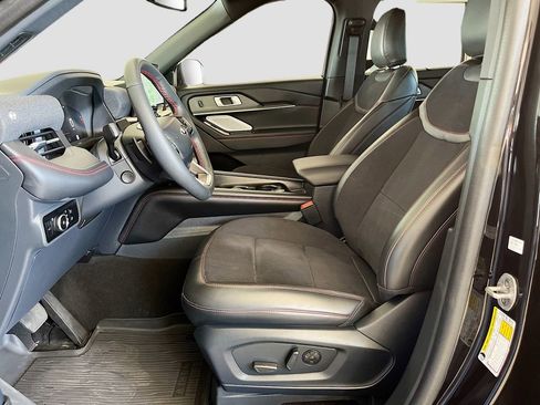 Used 2025 Ford Explorer ST image 21