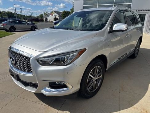 Used 2019 INFINITI QX60 Luxe w/ Essential Package AWD/4WD image 3