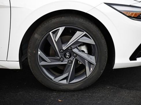 Certified 2025 Hyundai Elantra Limited image 5