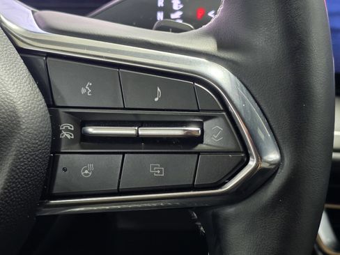 Used 2025 Chevrolet Traverse LT image 32