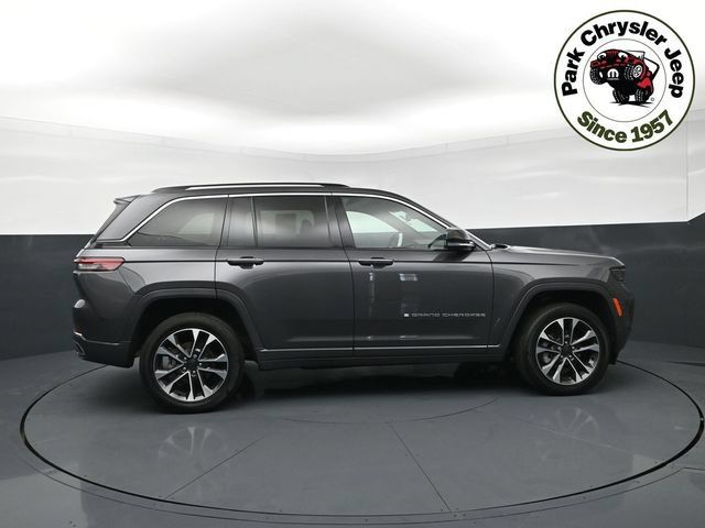 Used 2023 Jeep Grand Cherokee Overland AWD/4WD image 6