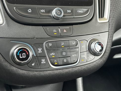 Used 2022 Chevrolet Malibu LT image 19