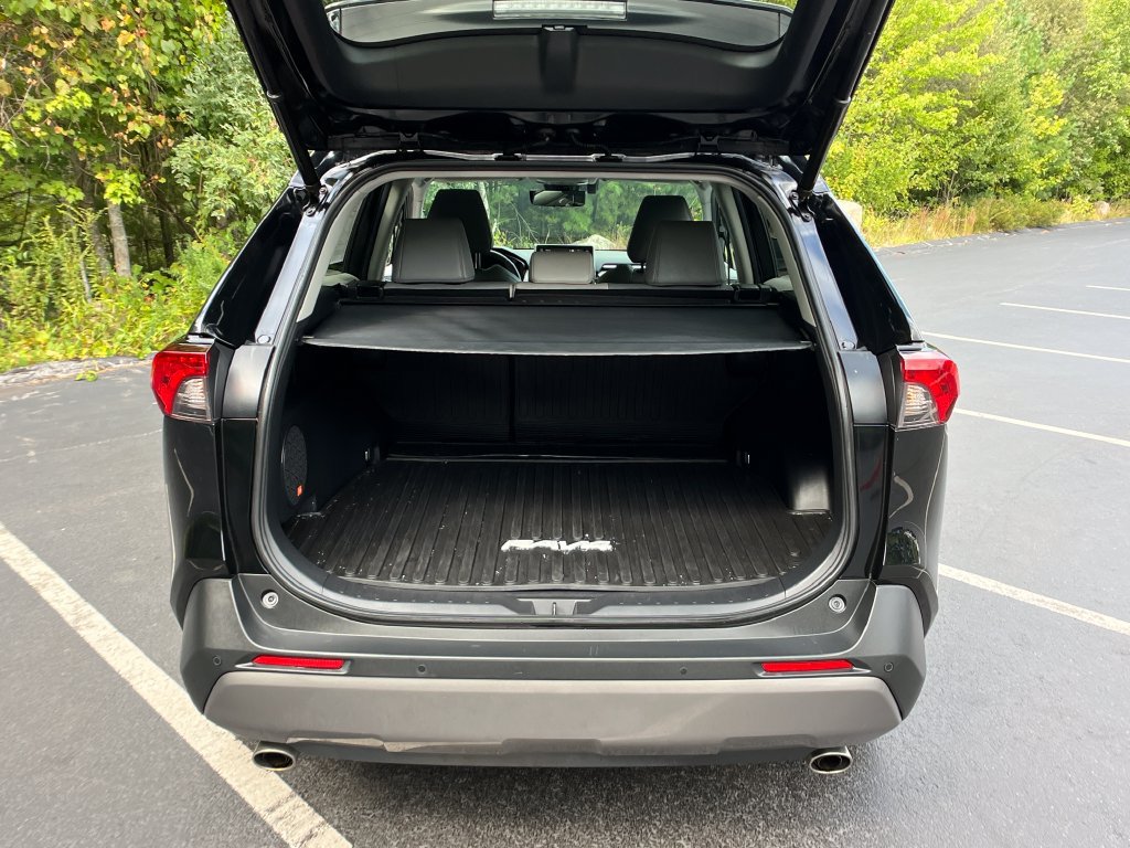Used 2020 Toyota RAV4 Limited AWD/4WD image 10