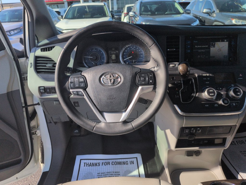 Used 2017 Toyota Sienna FWD image 13