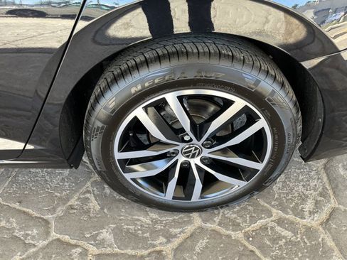 Used 2025 Volkswagen Jetta SE image 23