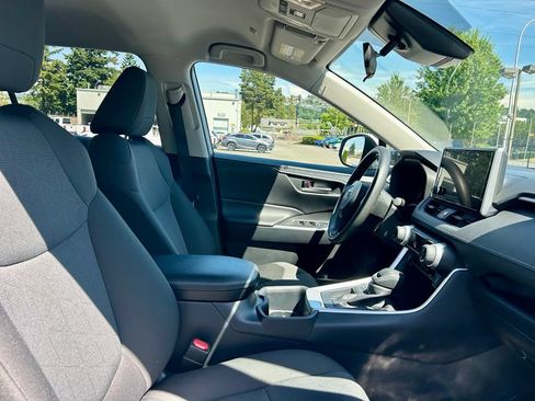 Certified 2025 Toyota RAV4 XLE FWD image 16