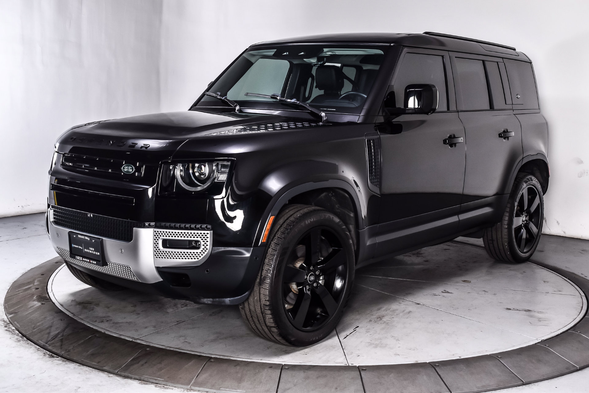Used 2024 Land Rover Defender 110 S AWD/4WD image 3