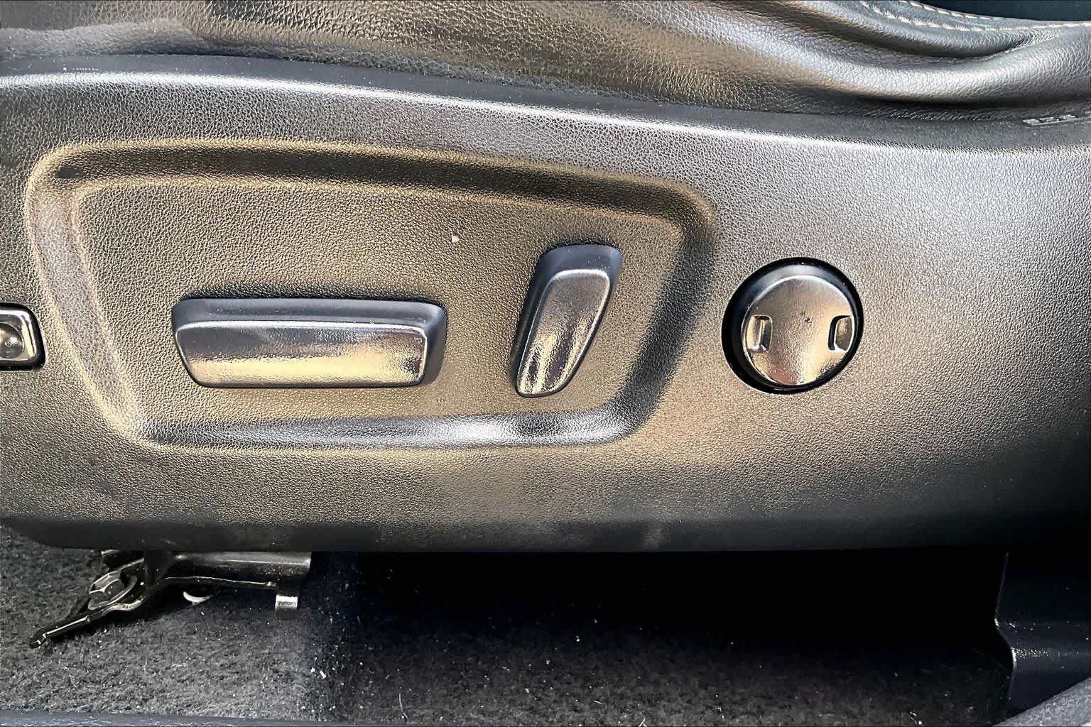 Used 2015 Toyota Highlander XLE FWD image 33