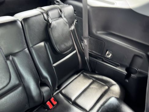 Used 2021 Ford Explorer XLT w/ Equipment Group 202A AWD/4WD image 30
