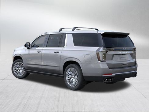 New 2026 Chevrolet Suburban High Country image 3