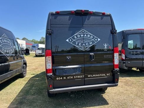 Used 2023 RAM ProMaster 2500 w/ Black Appearance Package FWD image 6