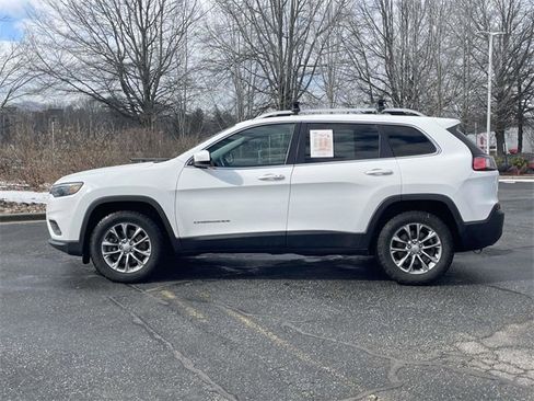 Used 2019 Jeep Cherokee Latitude Plus image 2