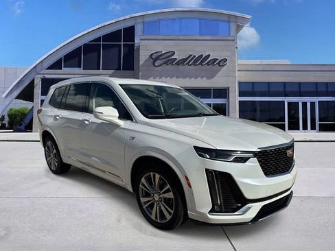 Used 2023 Cadillac XT6 Premium Luxury w/ Technology Package FWD image 3