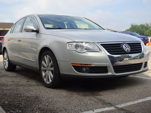 Used 2010 Volkswagen Passat Komfort FWD image 6