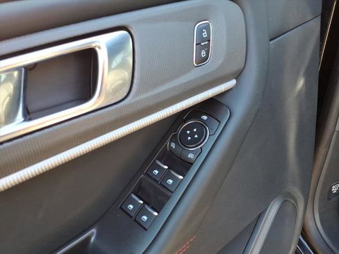 Used 2025 Ford Explorer ST-Line w/ ST-Line Street Pack image 16