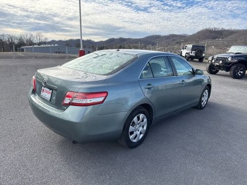 Used 2010 Toyota Camry LE image 8