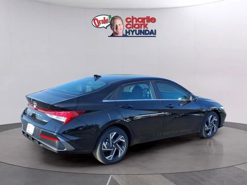 New 2026 Hyundai Elantra Limited FWD image 5