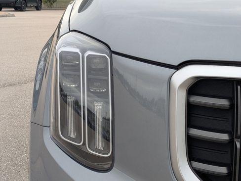 Used 2025 Kia Telluride S image 10