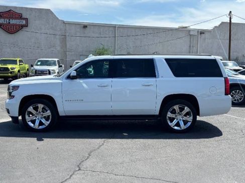 Used 2018 Chevrolet Suburban LT w/ Luxury Package RWD image 6