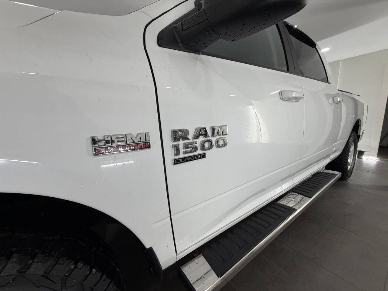 Used 2021 RAM 1500 Classic SLT AWD/4WD image 3
