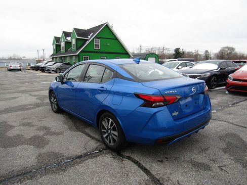 Used 2021 Nissan Versa SV image 5