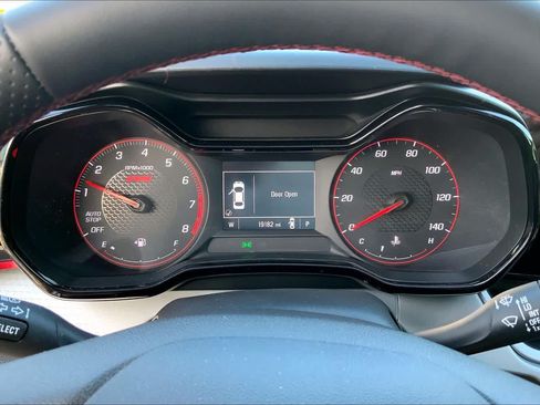 Used 2024 Chevrolet Trax RS FWD image 25