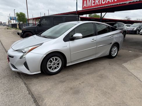 Used 2018 Toyota Prius Two w/ Prius Two Safety Plus Package image 2