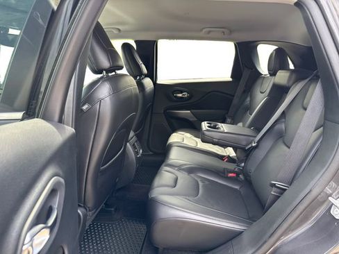 Used 2019 Jeep Cherokee Limited AWD/4WD image 11