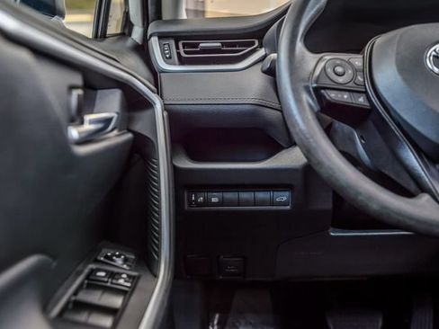 Used 2021 Toyota RAV4 XLE w/ Convenience Package FWD image 24