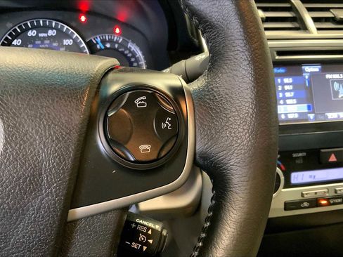 Used 2014 Toyota Camry XLE w/ Leather Package image 26