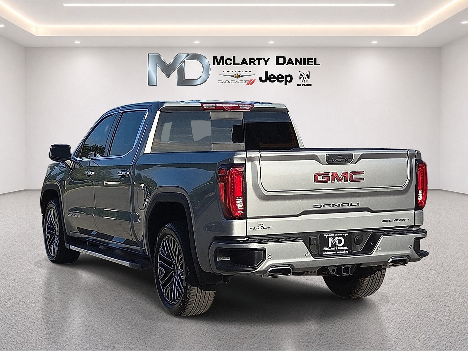 Used 2026 GMC Sierra 1500 Denali w/ Technology Package AWD/4WD image 4