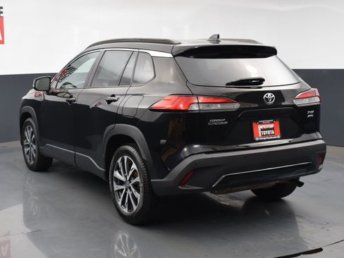 Used 2022 Toyota Corolla Cross XLE image 3
