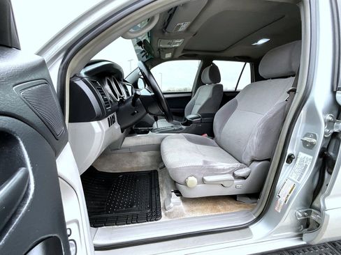 Used 2004 Toyota 4Runner SR5 image 10