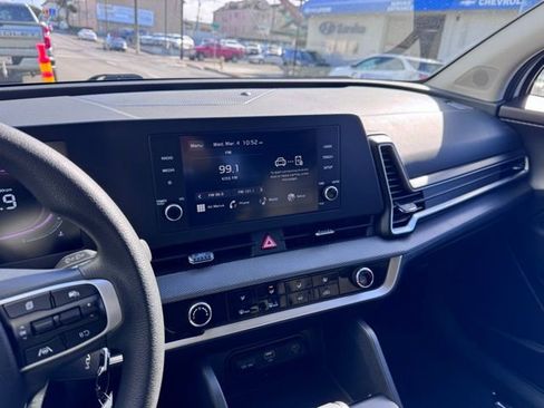 Used 2024 Kia Sportage LX image 13