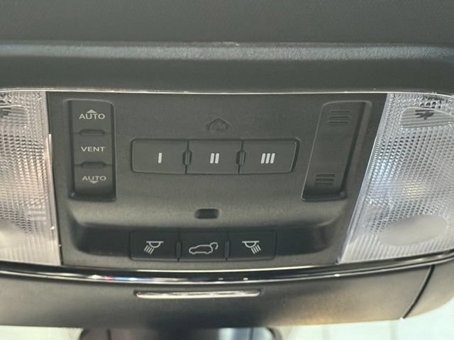 Used 2020 Dodge Durango R/T w/ Blacktop Package RWD image 19