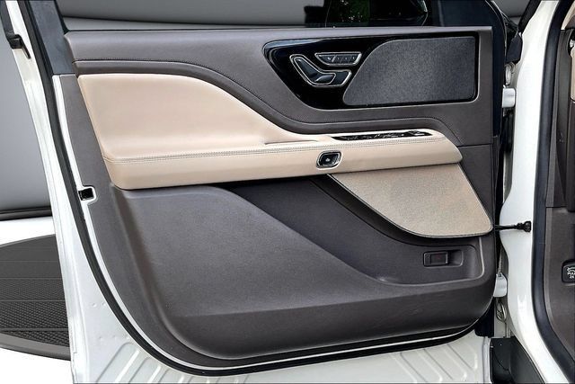 Used 2021 Lincoln Aviator 2WD image 22