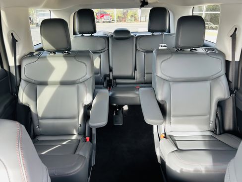 New 2025 Ford Expedition Active image 19